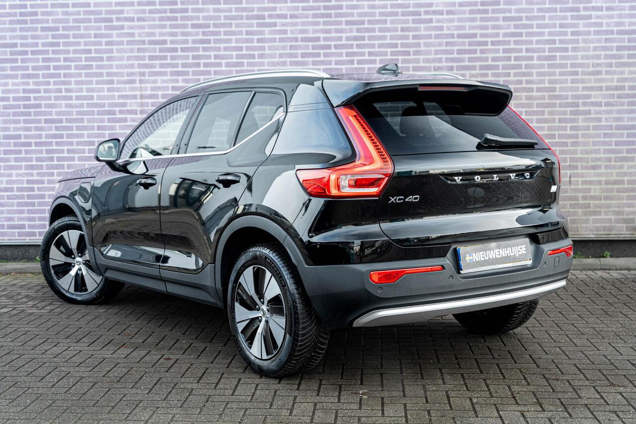Volvo XC40 T4 Recharge Inscription Expression | Keyless | Stoel- en stuurverwarming | Achteruitrijcamera | Parkeersensoren voor + achter | Getint glas | Navigatie | Apple Carplay / Android Auto | LED koplampen |