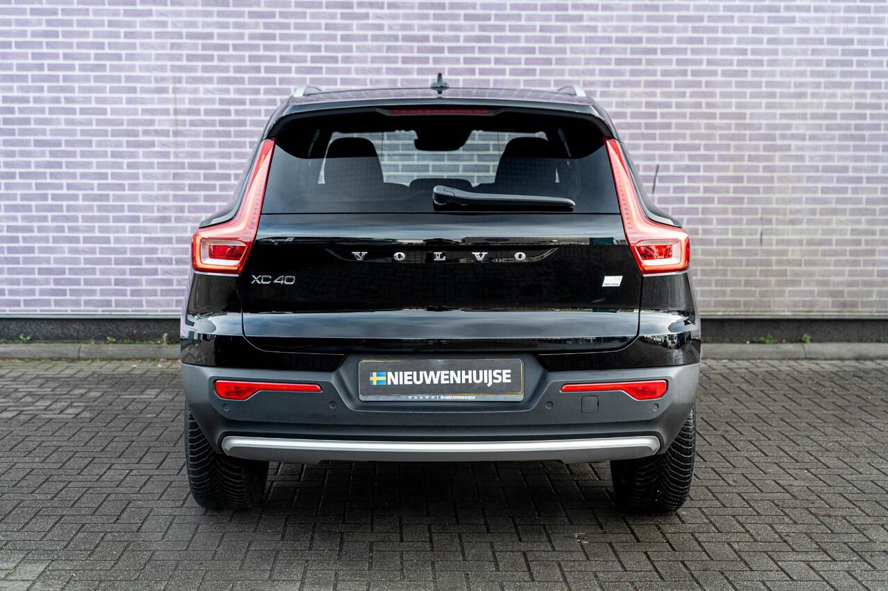 Volvo XC40 T4 Recharge Inscription Expression | Keyless | Stoel- en stuurverwarming | Achteruitrijcamera | Parkeersensoren voor + achter | Getint glas | Navigatie | Apple Carplay / Android Auto | LED koplampen |