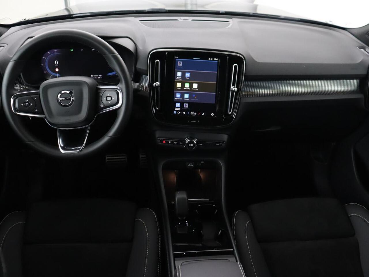 Volvo XC40 Recharge Plus | Trekhaak | Stoel & stuurverwarming | Warmtepomp | Adaptive cruise | Carplay | Navigatie | Camera | Leder/Alcantara | Full LED | DAB | Standkachel | Bluetooth | Climate control