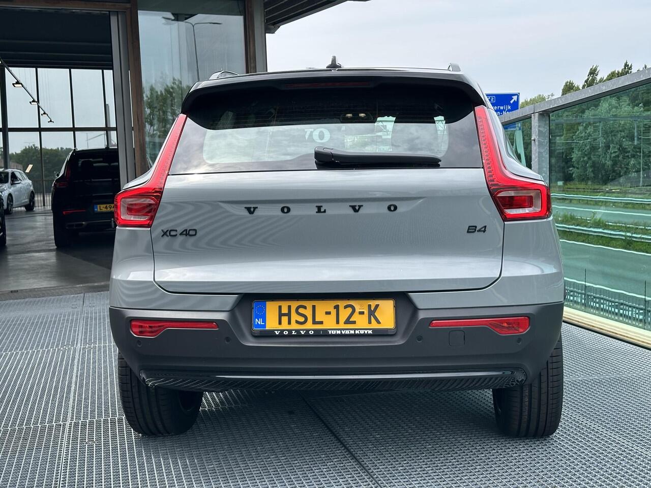 Volvo XC40 2.0 B4 Plus Black Edition Mild hybrid, Automaat, Leder/nubuck bekleding, Stoelverwarming, Stuurverwarming, 20 inch wielen