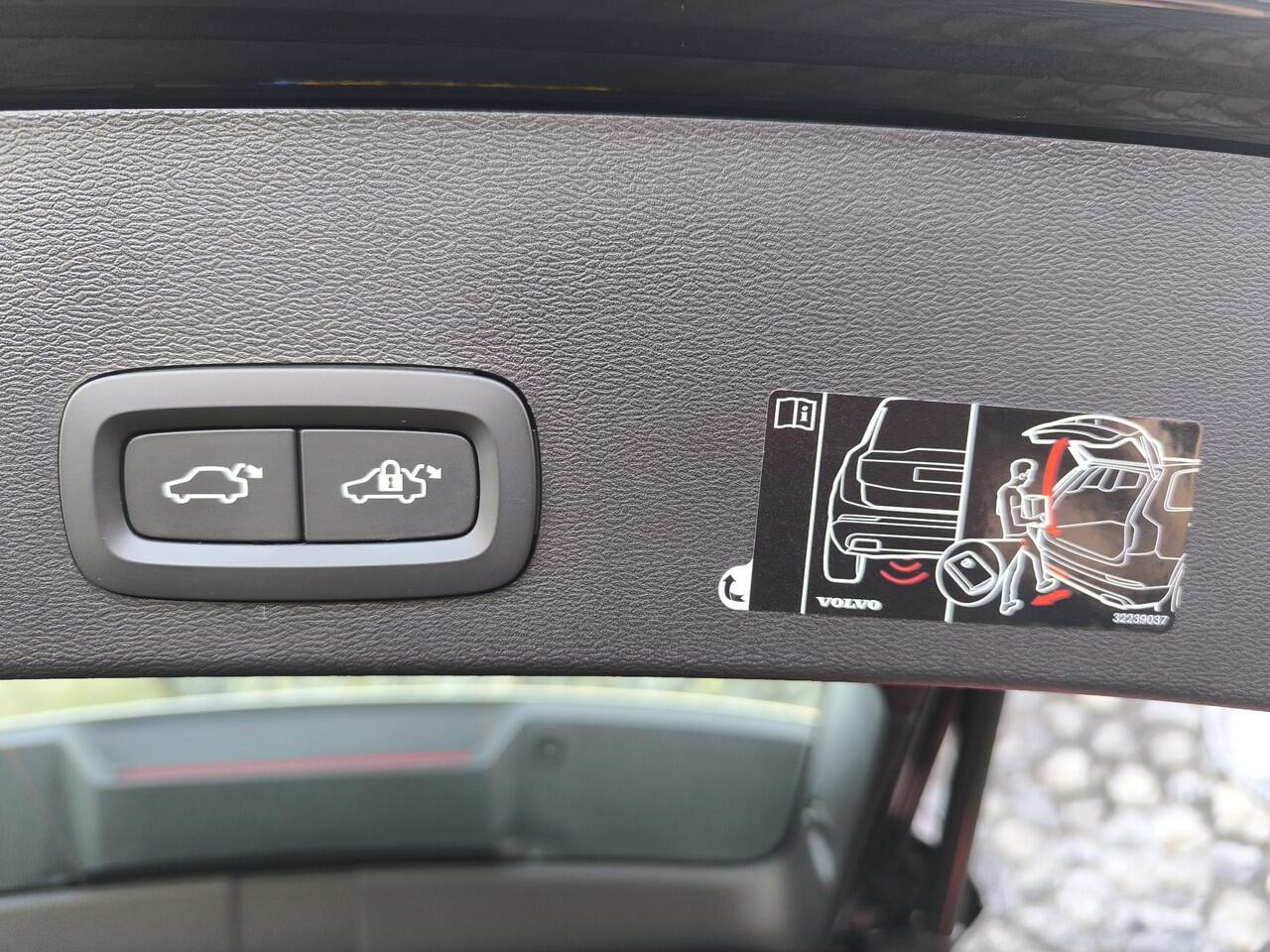 Volvo XC40 1.5 T5 Recharge Business Pro stoel en stuur verwarming, electr A klep, 360 Camera, carplay, all season banden