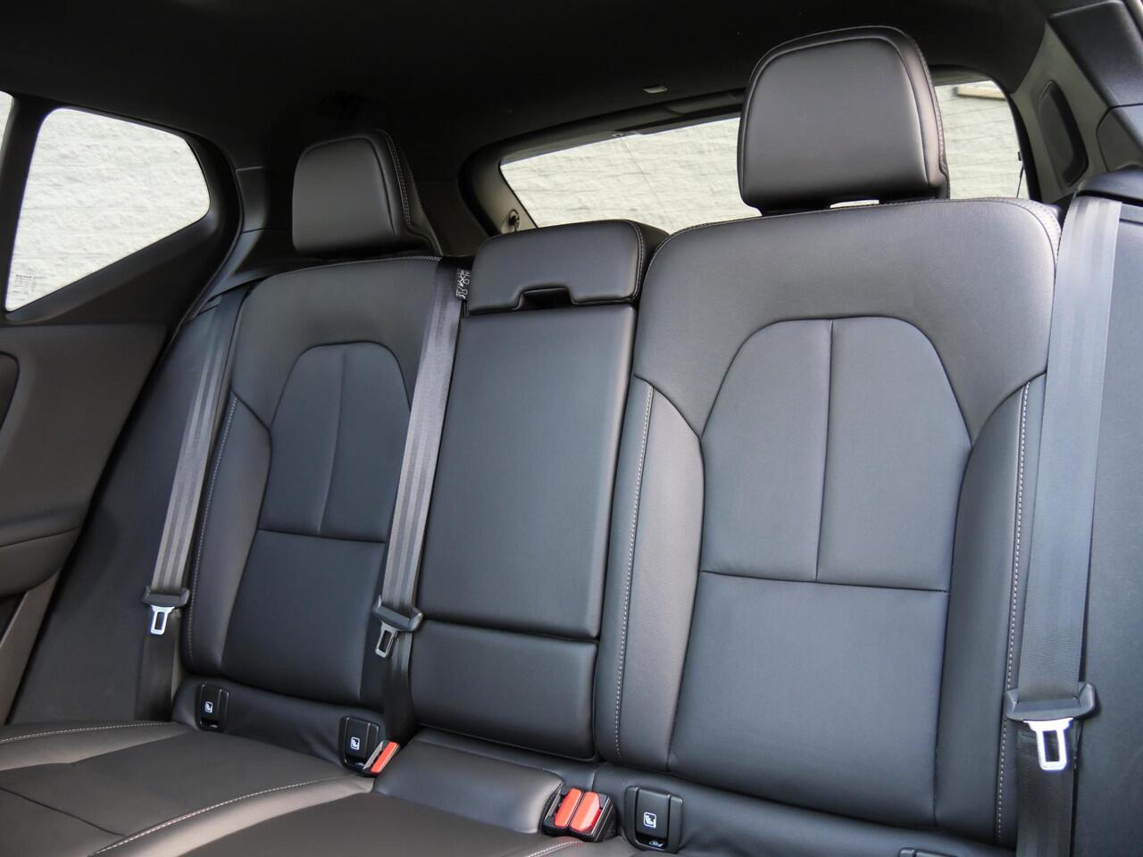 Volvo XC40 RECHARGE P8 AWD R-DESIGN/ PANORAMADAK/ LEER/ 360°CAMERA/ BLIS/ SOH 97%