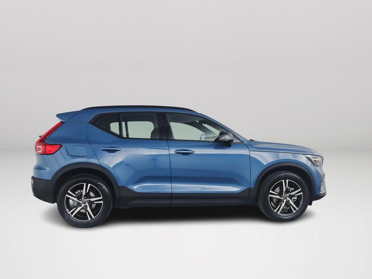 Volvo XC40 B4 Aut. Plus Dark | Harman Kardon | Stoel- en Stuuverwarming | Parkeercamera | Trekhaak
