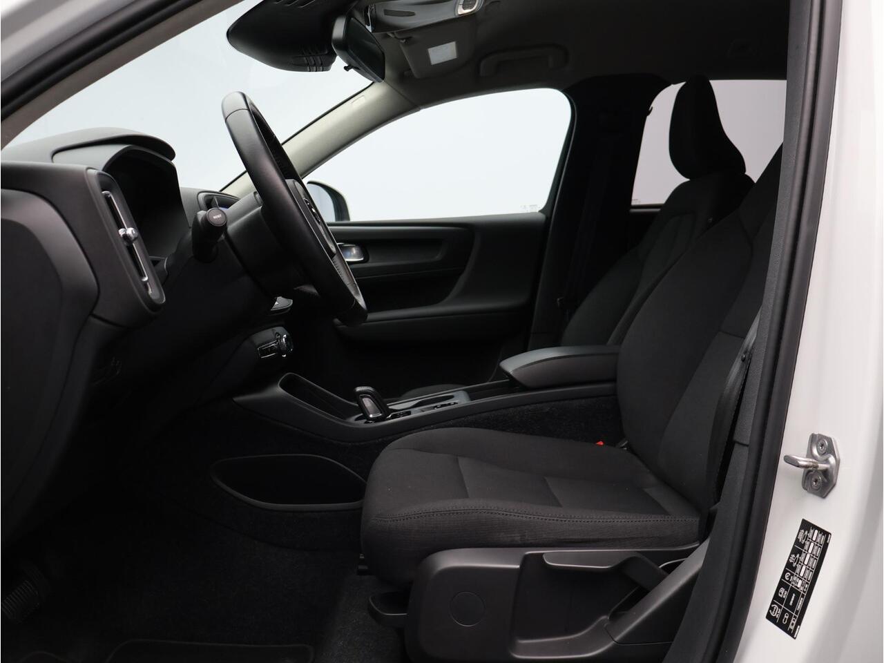 Volvo XC40 T3 Automaat / Trekhaak / Park assist v+a+camera / Stoel+voorruitverwarming