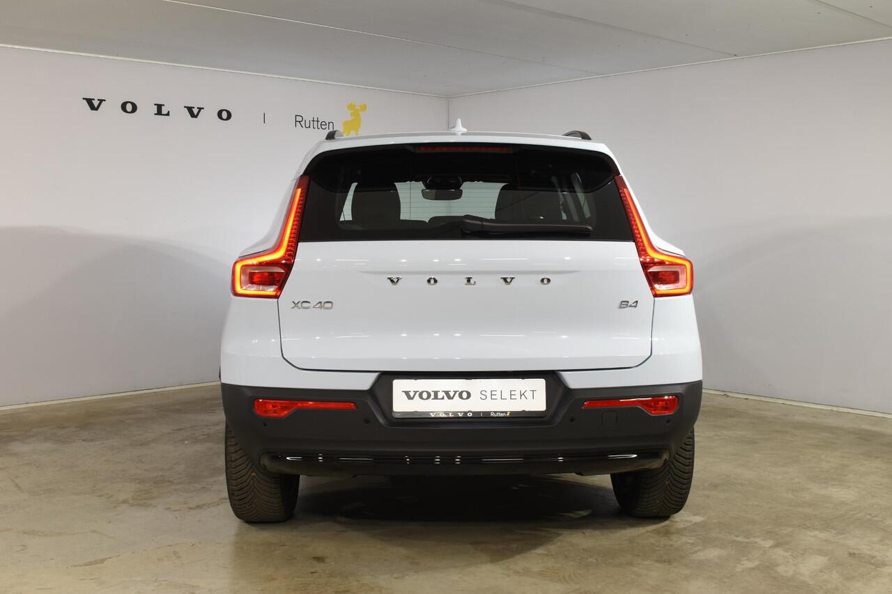 Volvo XC40 B4 211PK Automaat Plus Dark / Navigatie / Adaptive Cruise / Harman Kardon / Stuur & Stoelverwarming / Elektrische achterklep / Achteruitrijcamera / Trekhaak / Elektrische stoelverst. met geheugen