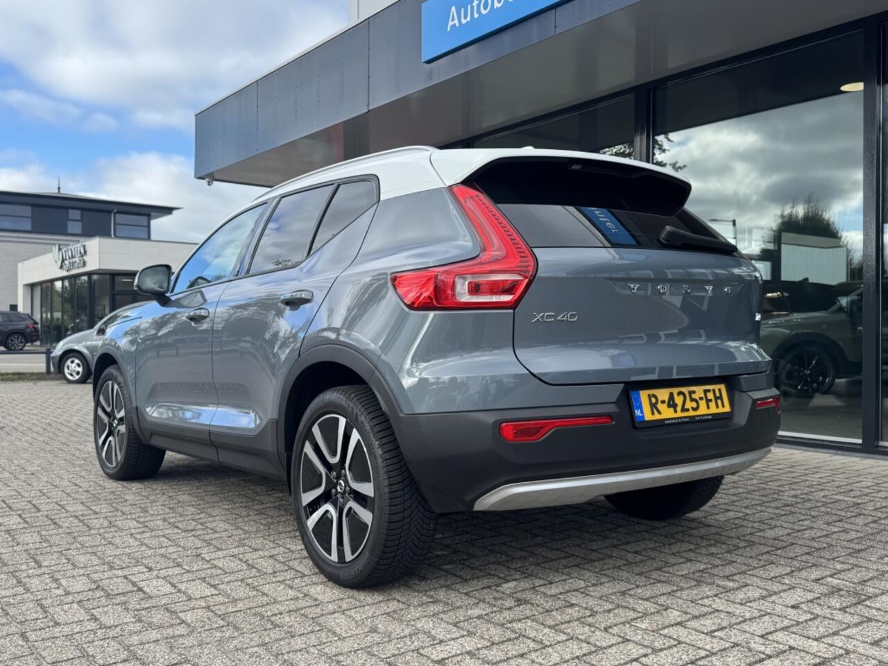 Volvo XC40 2.0 T4 Momentum| Trekhaak, CarPlay, Keyless, Leder
