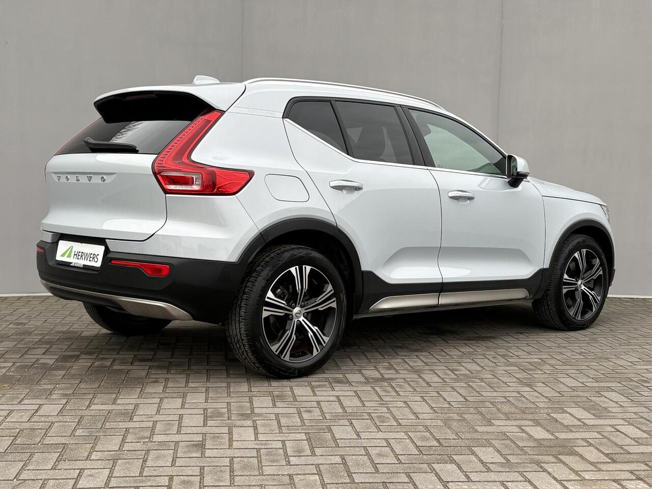 Volvo XC40 1.5 T5 Recharge Business Pro / Plug-in Hybrid / SOH 91,7% / Schuif-/Kanteldak / Achteruitrijcamera / Stoel-/Stuurverwarming / Harman Kardon Audio / Elektrische Achterklep /