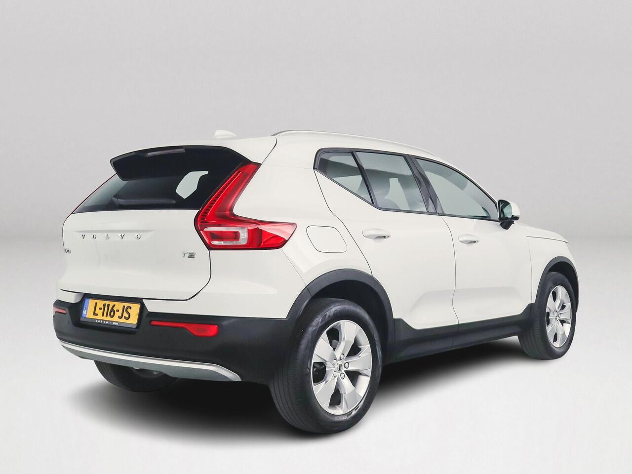 Volvo XC40 T2 Aut. Business Pro | Panoramadak | Stoel- en stuurverwarming | Parkeercamera | Trekhaak