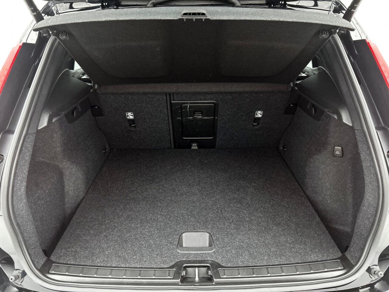 Volvo XC40 1.5 T4 R-Design | 360 Camera | trekhaak | DAB |