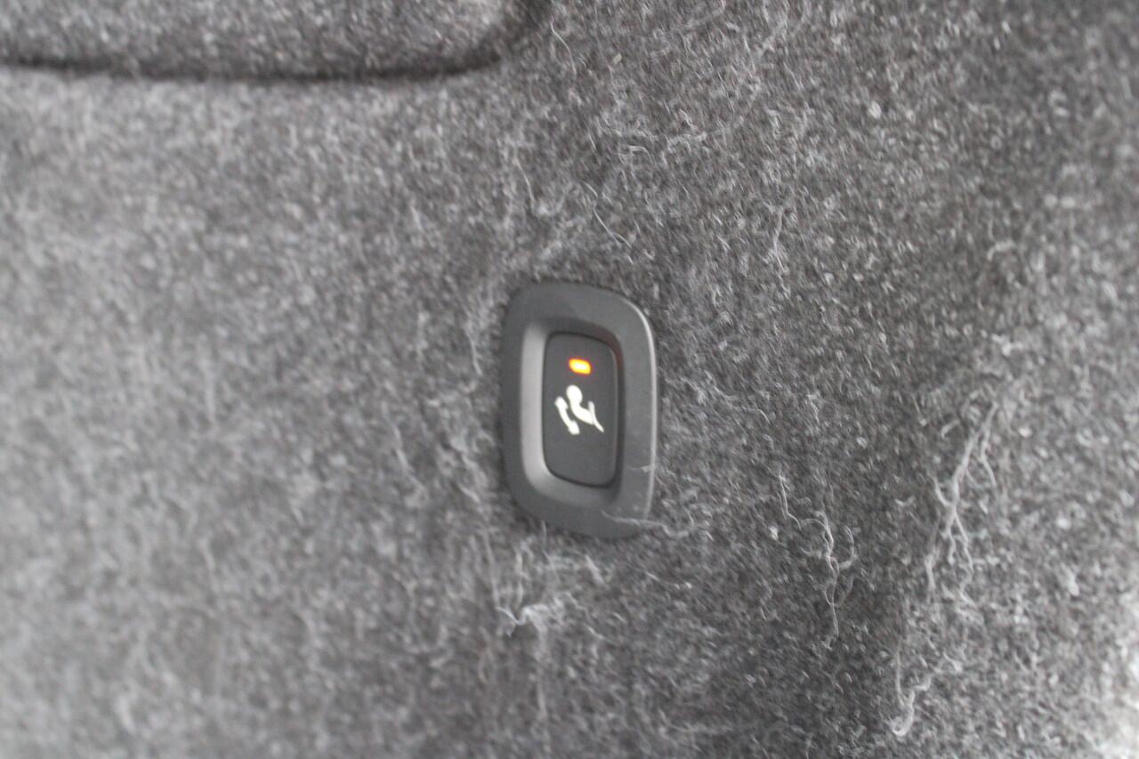 Volvo XC40 T2 Automaat Business Pro | Adapt. Cruise | El. Trekhaak | BLIS | Keyless | DAB | El. Achterklep |