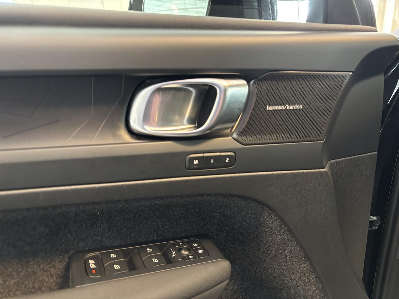 Volvo XC40 T4 Plug-in Ultimate Bright / Panoramadak / Leer - Alcantara / Harman-Kardon / Dab+ / Apple Carplay / Stuur- en Stoelverwarming / MY 2023 - Elek Trekhaak -