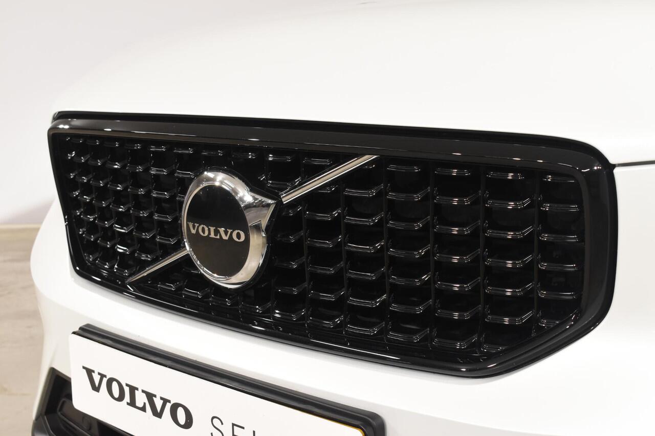 Volvo XC40 B4 211PK Automaat Plus Dark / Navigatie / Adaptive Cruise / Harman Kardon / Stuur- & Stoelverwarming / Elektrische achterklep / Achteruitrijcamera / Elektrische stoelverst. met geheugen