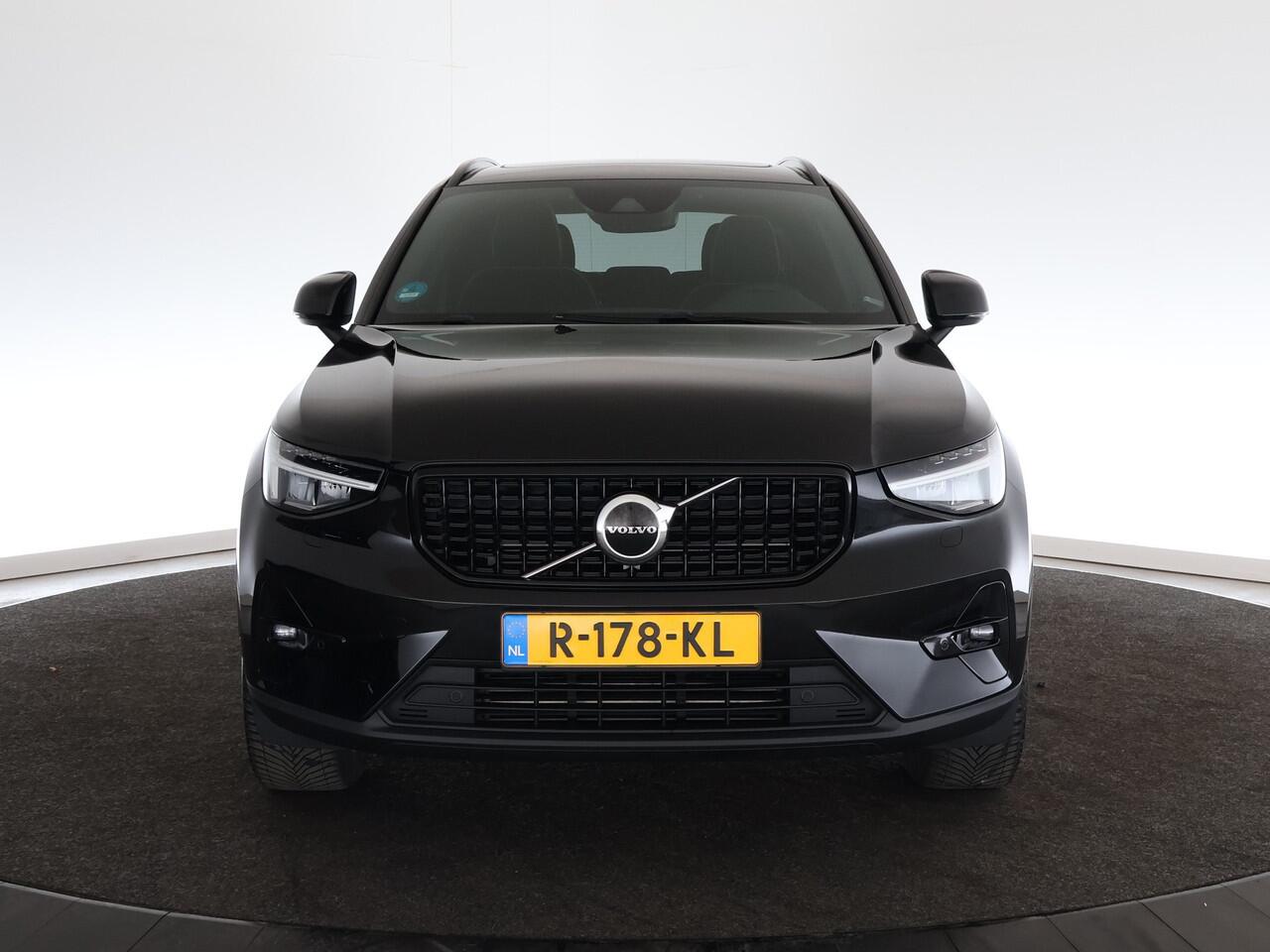 Volvo XC40 1.5 T5 Plug-in hybrid Ultimate Dark | Panoramadak | Hifi | Elektrische stoelen |*