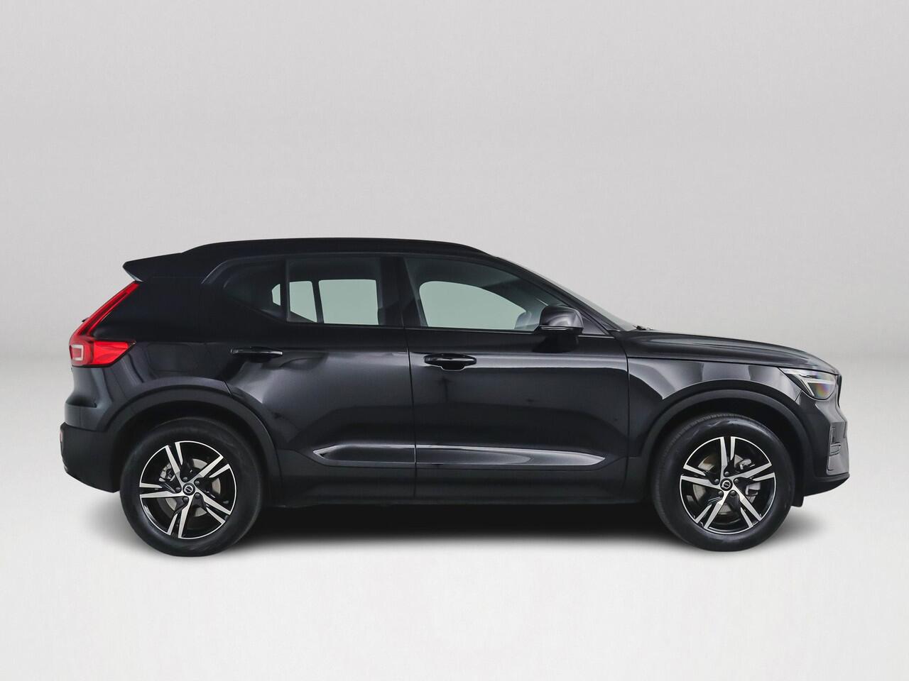 Volvo XC40 B4 Aut. Plus Dark | Harman Kardon | Stoel- en stuurverwarming | Parkeercamera | Trekhaak