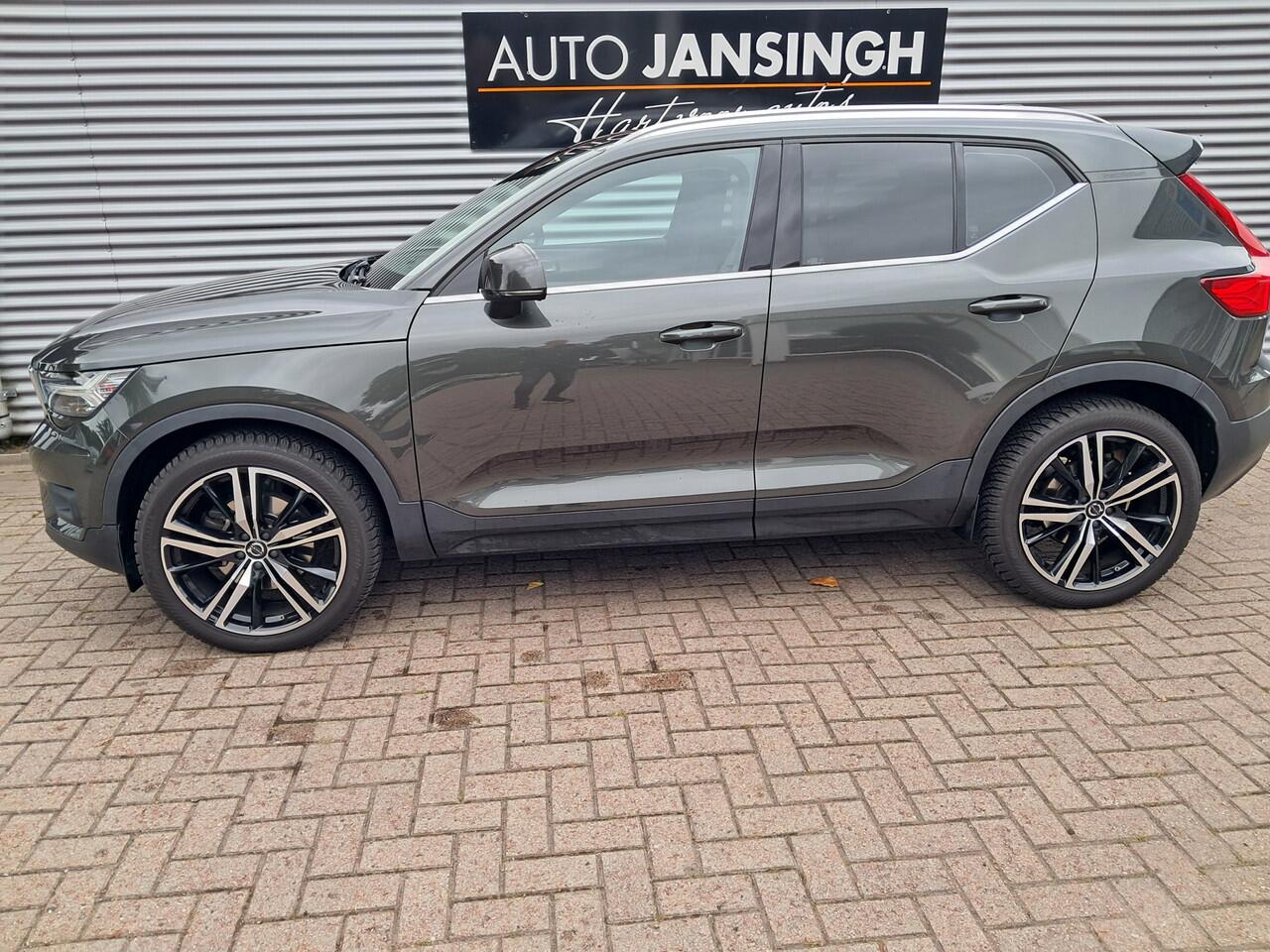 Volvo XC40 2.0!! 4 Cylinder!! T4 Inscription Automaat met Schuif/kanteldak! 1800 kg trekgewicht! | Clima | Cruise | Vol lederen bekleding! | Navigatie | Memory chairs | RIJKLAARPRIJS INCL 12 MAANDEN GARANTIE EN BEURT
