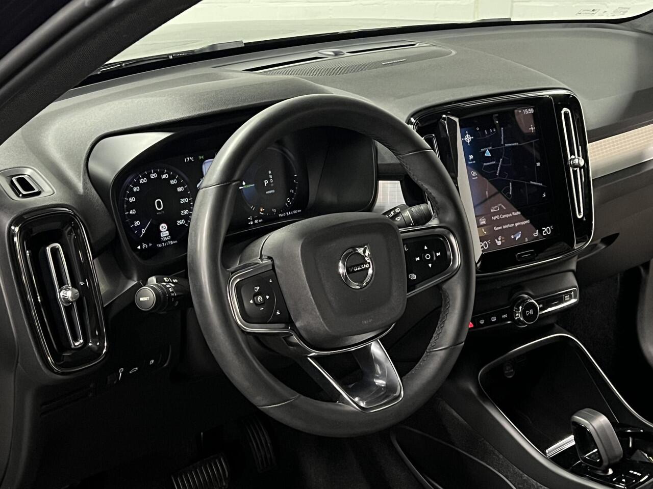 Volvo XC40 T4 RECHARGE PLUS DARK Trekhaak | Stoel-/stuurverwarming | Cruise control | Achteruitrij camera | Carplay