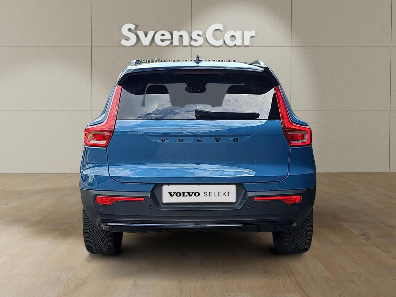Volvo XC40 Recharge Core 70 kWh | Trekhaak | Stoelverwarming | Apple Carplay | 20 inch velgen |