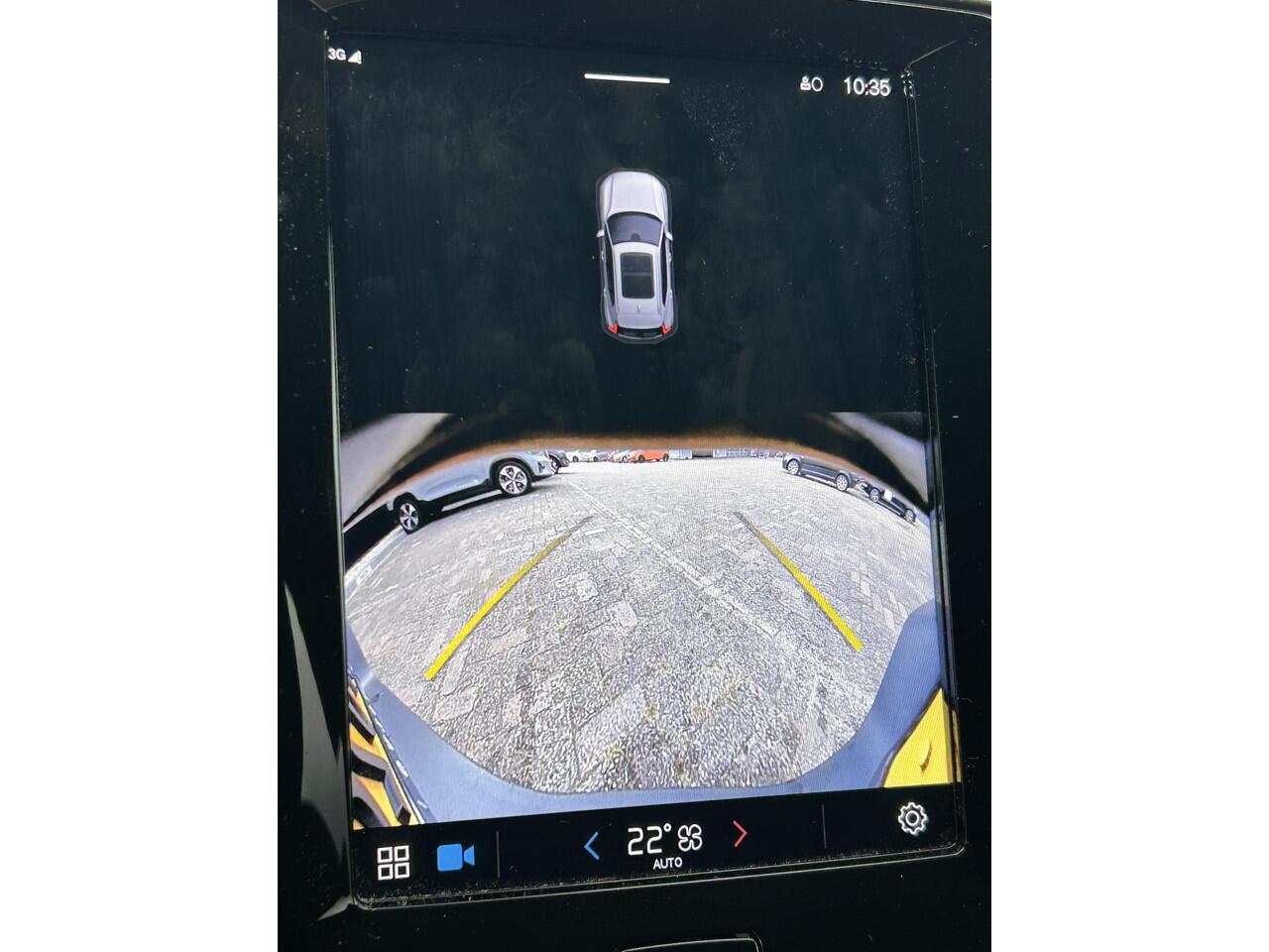 Volvo XC40 Single Motor Extened Range Core 82 kWh Zwart dak / Extra getint glas / All season banden