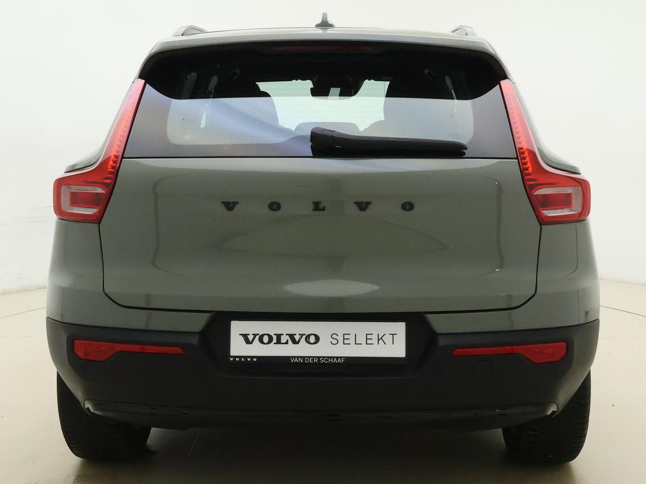Volvo XC40 T5 262pk Plus Dark / Nubuck / Elektr. verstelbare stoelen / Stoel/- en stuurverwarming / Trekhaak /
