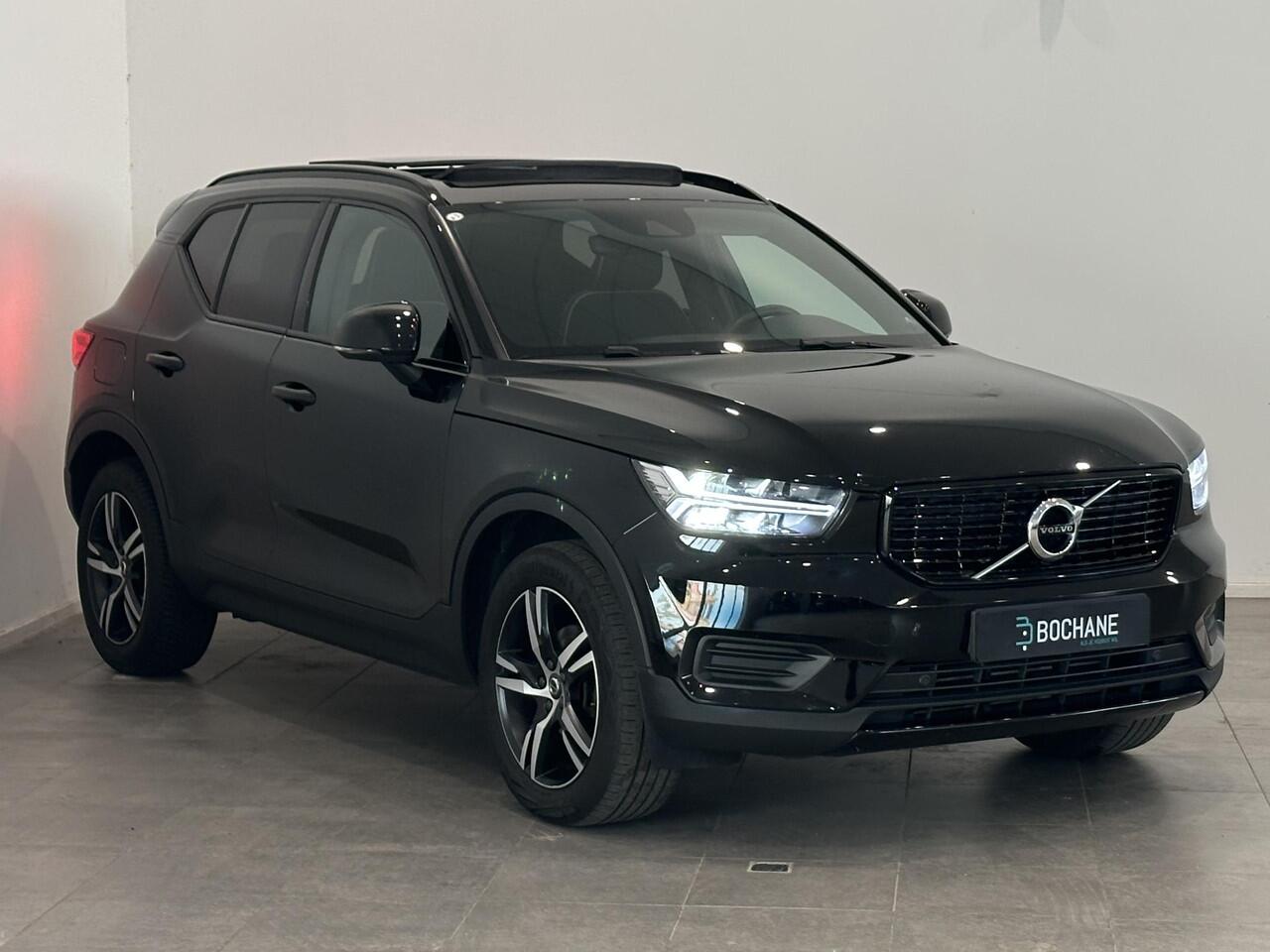 Volvo XC40 1.5 T3 R-Design | Panoramadak | LED | Navigatie | Climate Control | Cruise Control | Lichtmetalen velgen 18"