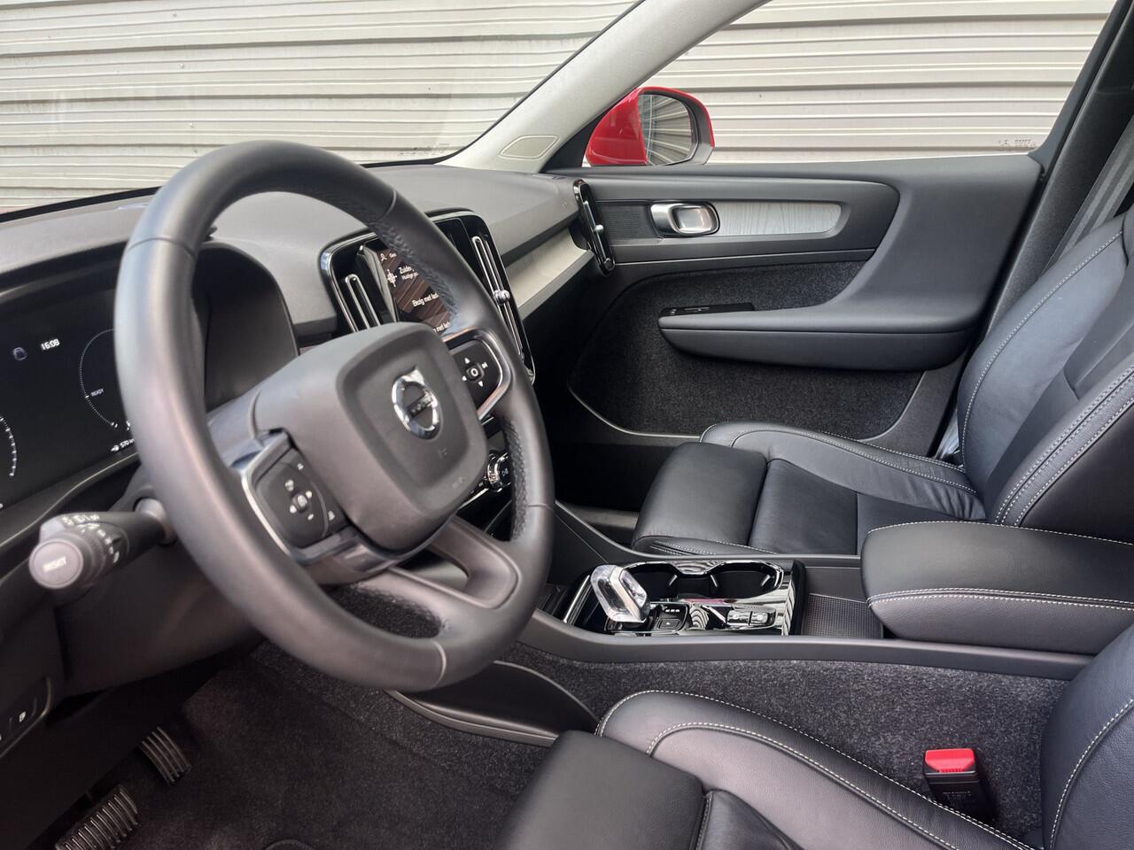 Volvo XC40 T4 Recharge Inscription / Leder / 19" velgen / Achterbank verwarmd /