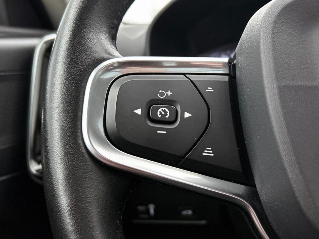 Volvo XC40 1.5 T3 Inscription | Panorama dak | Leder | 18'' Lichtmetaal |