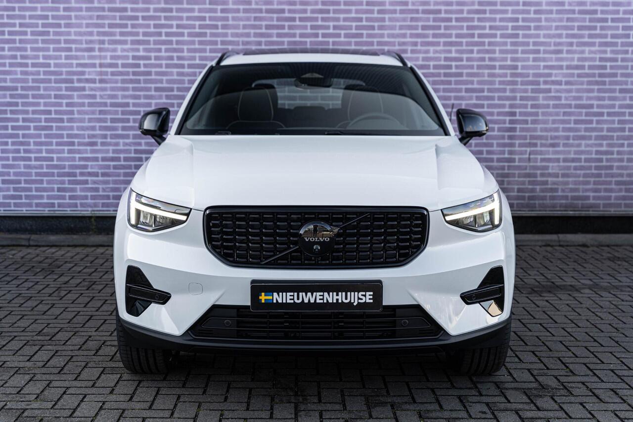 Volvo XC40 B4 Plus Black Edition | Google | Schuif-/Kanteldak | 360 Camera | Adaptieve Cruise | Getint Glas | Memory | Harman Kardon Audio | Zitverlenging | Keyless | 20" LM