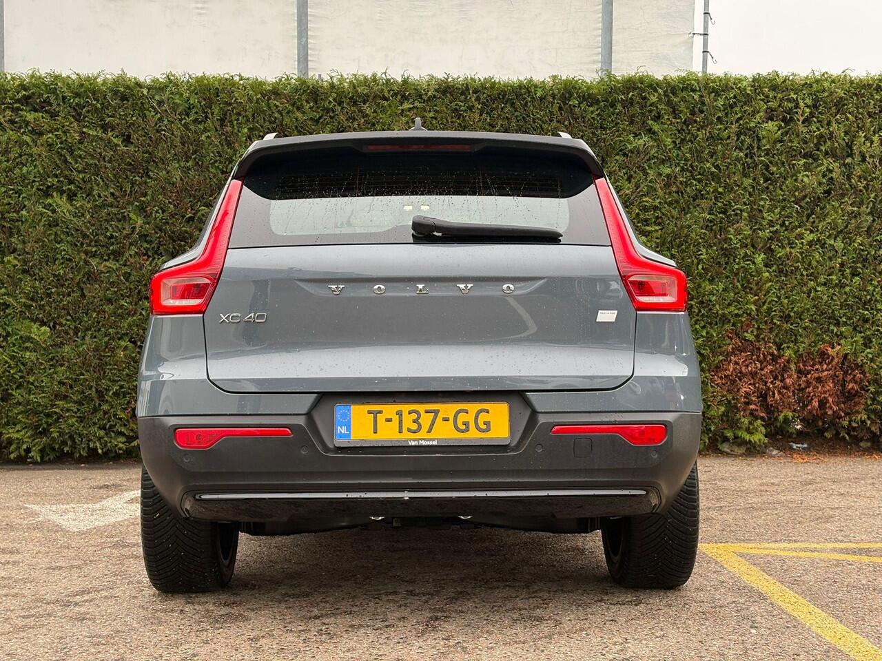 Volvo XC40 Recharge Plus 70 kWh | BLIS | Stoel/Stuur Verwarming | Pilot Assist |