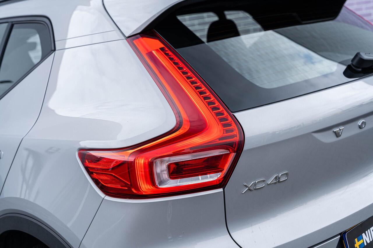 Volvo XC40 2.0 B4 Plus Dark | Trekhaak | Google | Dodehoekdetectie | Adaptieve Cruise Control | Stoel + stuurverwarming | 19" LM | Verwarmbare voorruit |