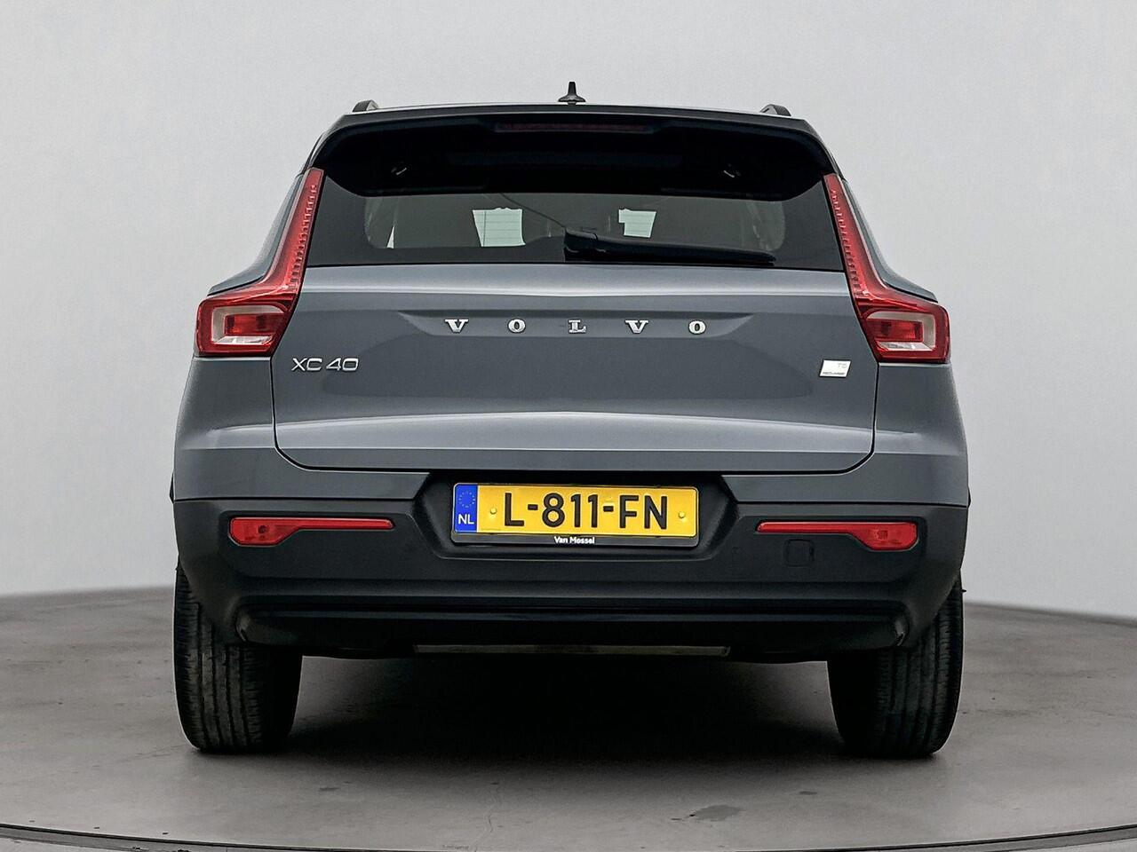 Volvo XC40 1.5 T5 Recharge R-Design Expression | Cruise Control | Elektronisch Climate Control | Elektrische Achterklep | Harman/Kardon | Half-Leder/Alcantara | Memory Stoelen | Stoel- en Stuurverwarming | Voorruitverwarming | Panorama/Schuif- Kanteldak | Trekhaak |