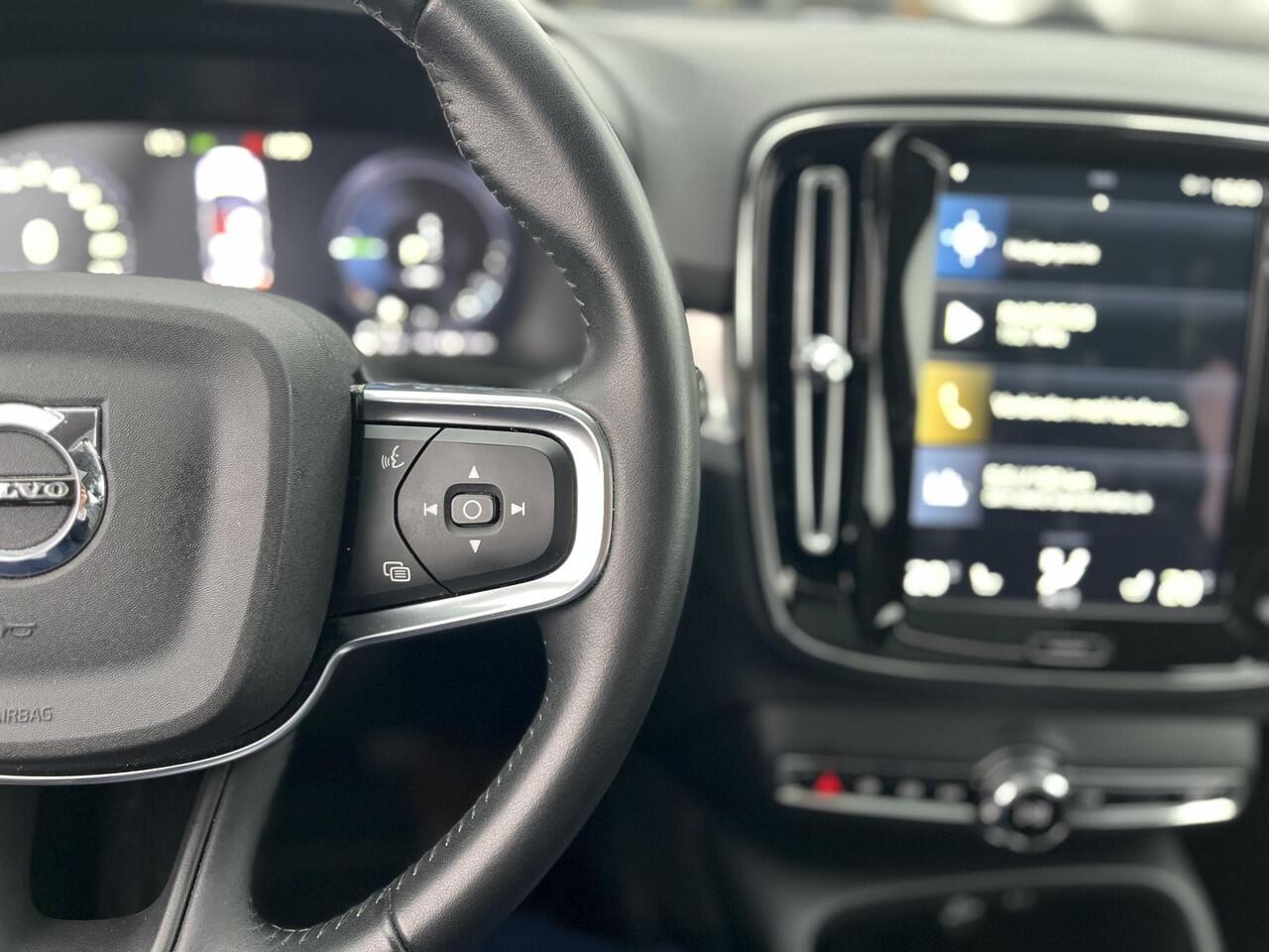 Volvo XC40 T4 Recharge Inscription | Leder | Panoromadak | Trekhaak | Automaat