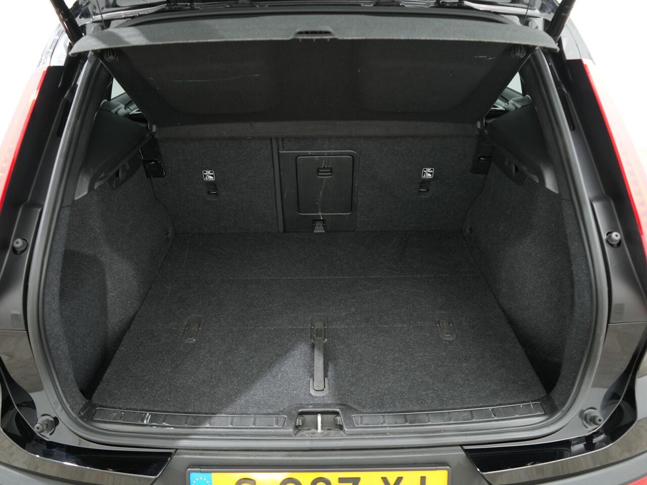 Volvo XC40 RECHARGE 232PK PLUS 70 KWH 96,72% SOH | Pilot Assist | Stoel/Stuurverwarming | Camera