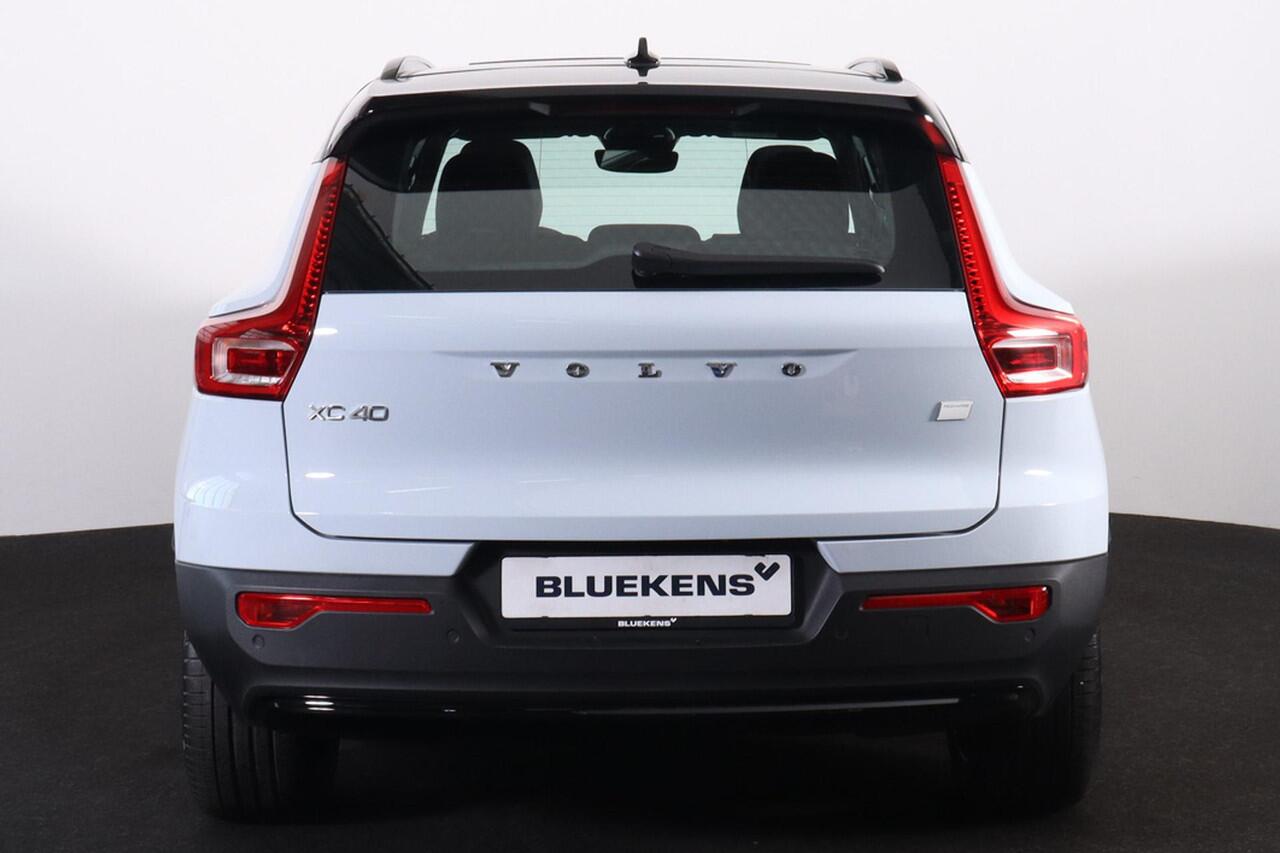 Volvo XC40 Extended Range Ultimate 82 kWh - Panorama/schuifdak - IntelliSafe Assist & Surround - 360º Camera - Harman/Kardon audio - Verwarmde voorstoelen, stuur & achterbank - Parkeersensoren voor & achter - Elektr. bedienb. voorstoelen met geheugen - Warmtepomp - 