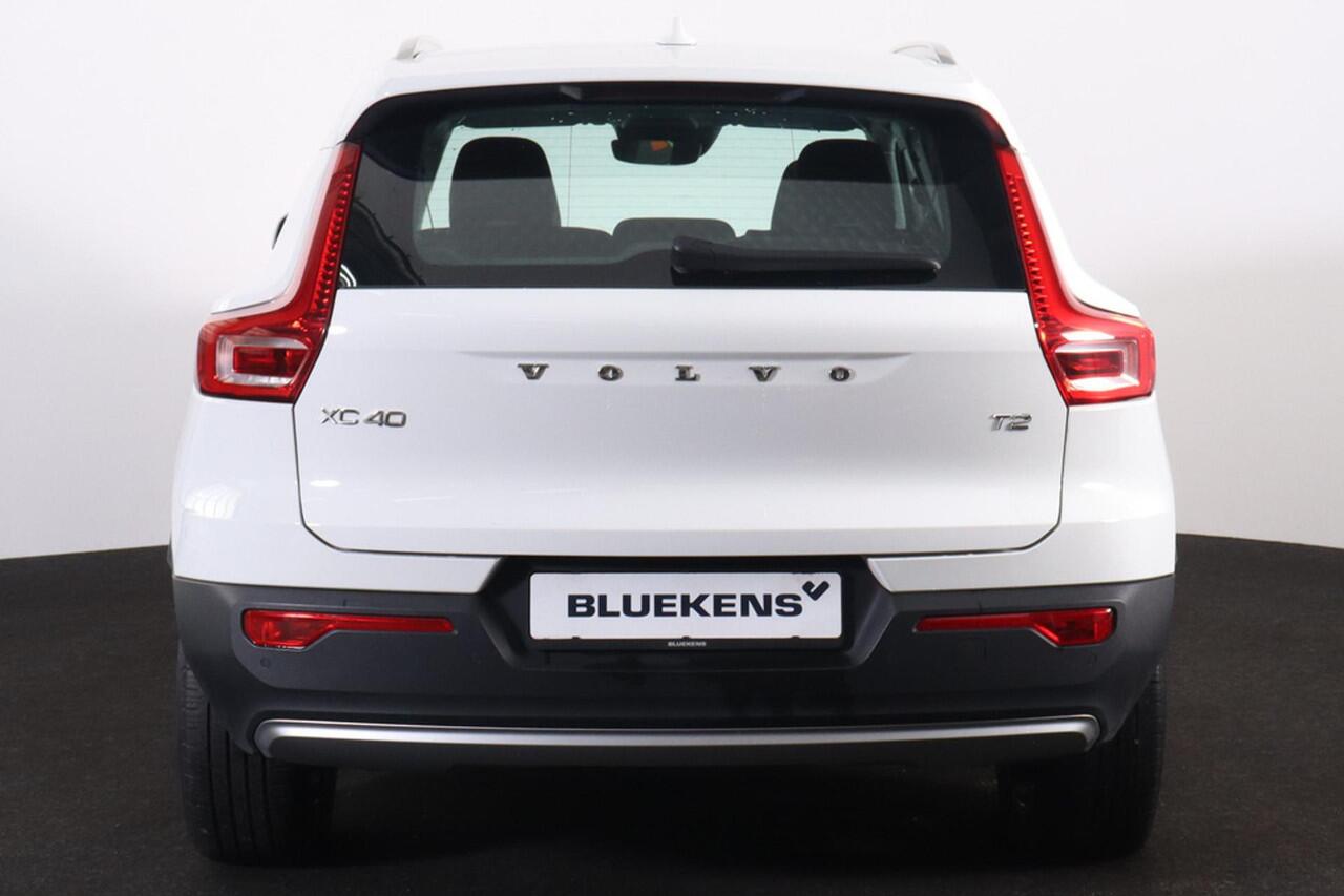 Volvo XC40 T2 Momentum - AUTOMAAT - Sensus Navigatie - LED-koplampen - Cruise Control - Climate control - Parkeersensoren achter - 19' LMV