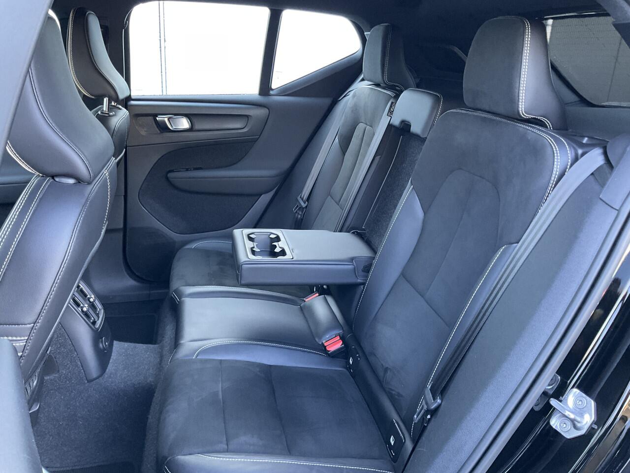 Volvo XC40 1.5 T5 262pk PHEV Recharge R-Design Elek.Trekhaak Leer Stoel/Stuurverw Adap.Cruise NL-Auto!