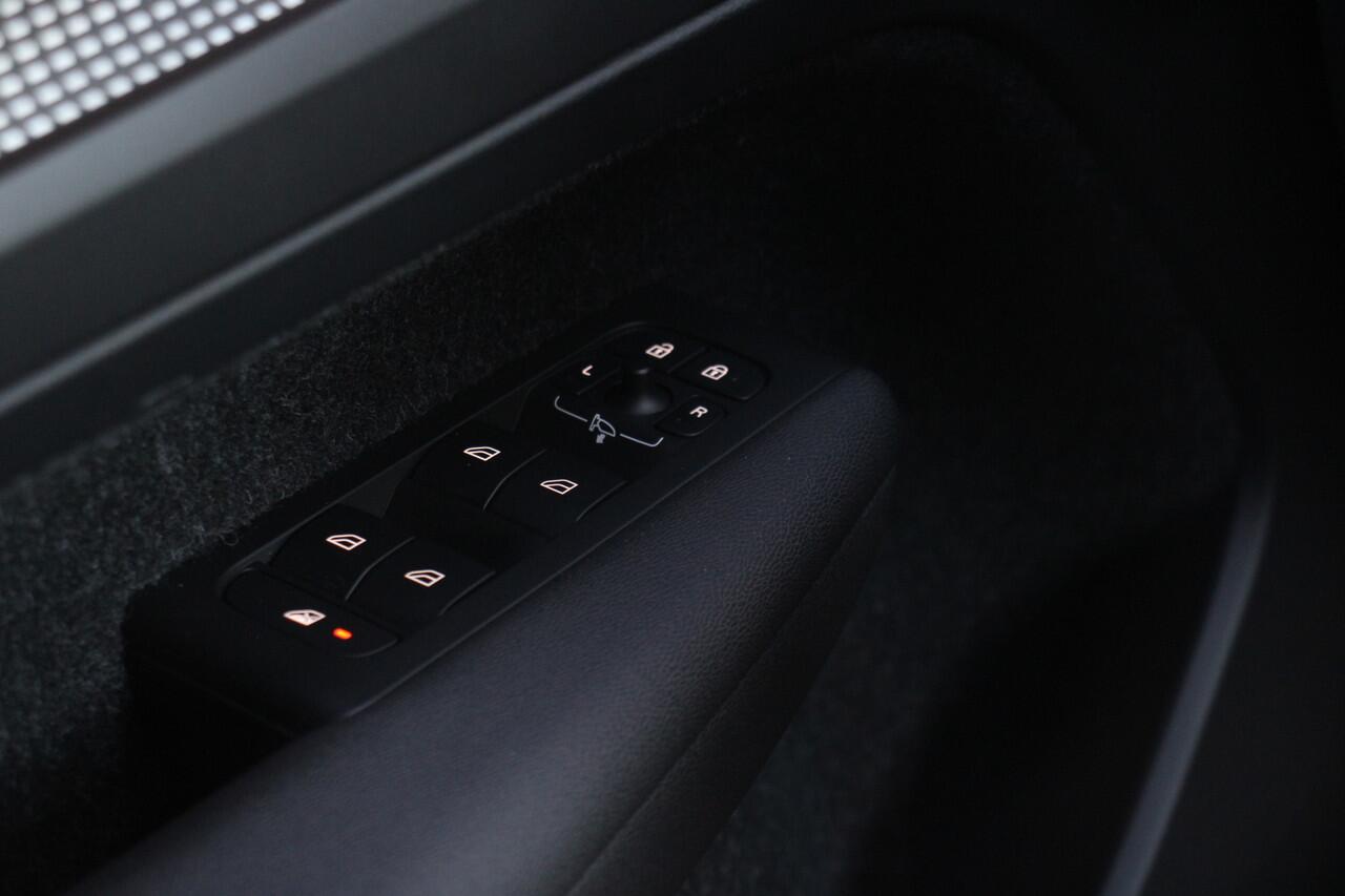 Volvo XC40 1.5 T3 R-Design Navi/360Camera/Memory/H-leder/18Inch