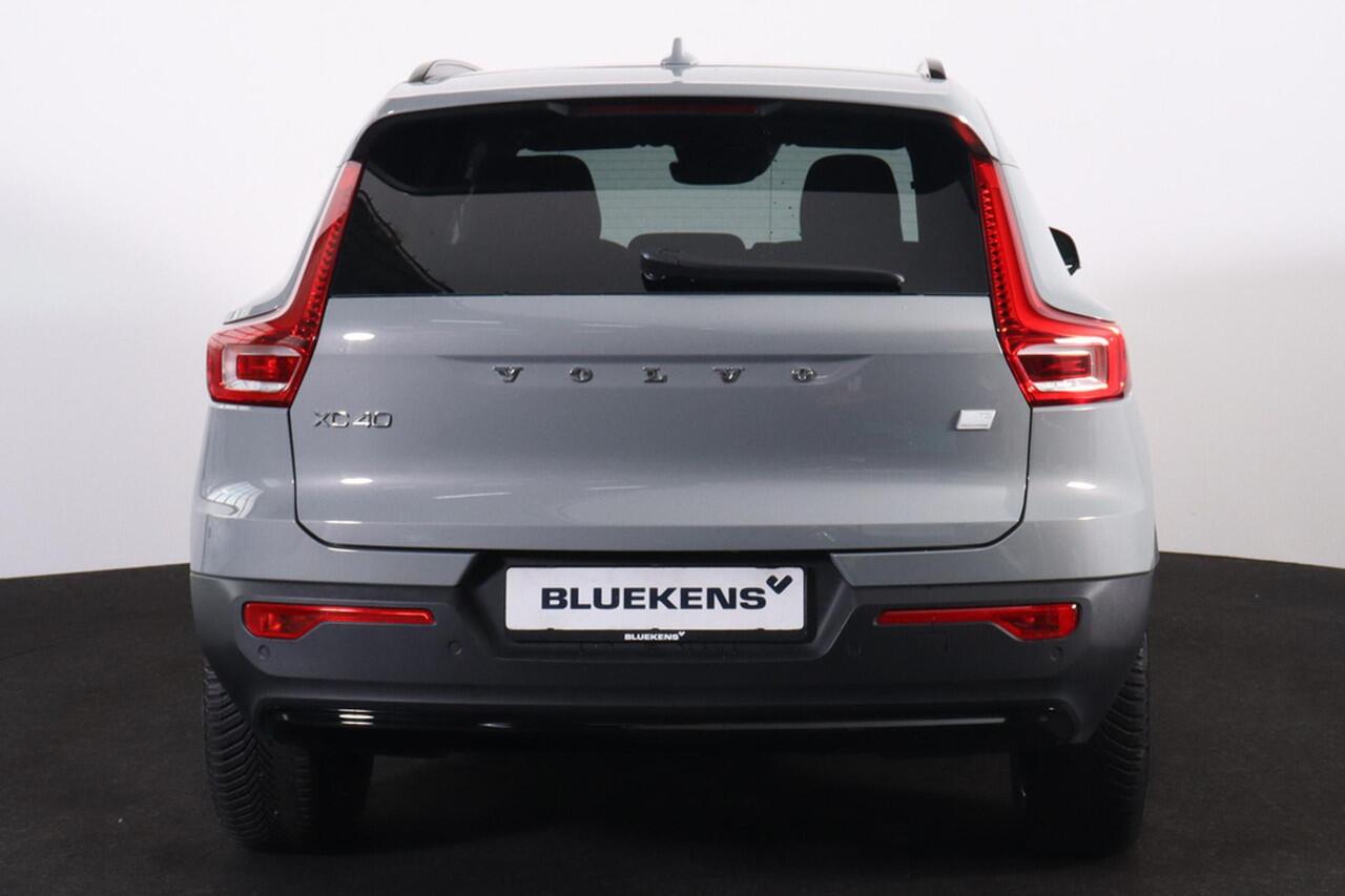 Volvo XC40 T5 Recharge Plus Dark - IntelliSafe Assist - 360º Camera - Harman/Kardon audio - Verwarmde voorstoelen & stuur - Parkeersensoren voor & achter - Elektr. bedienb. voorstoelen met geheugen links - Extra getint glas - 19' LMV