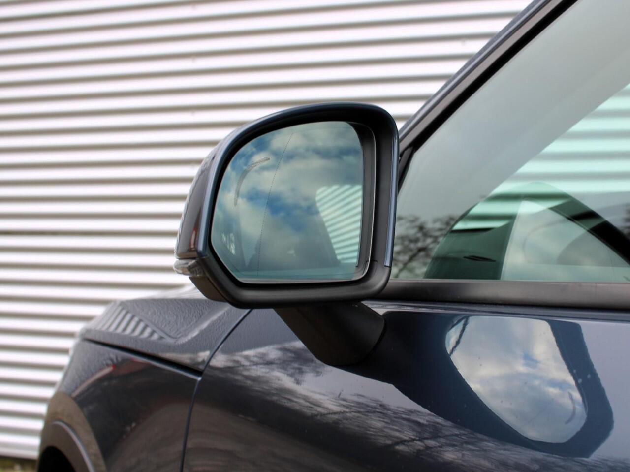 Volvo XC40 1.5 T3 Business Pro Automaat / 19" velgen / Trekhaak / DAB / BLISS