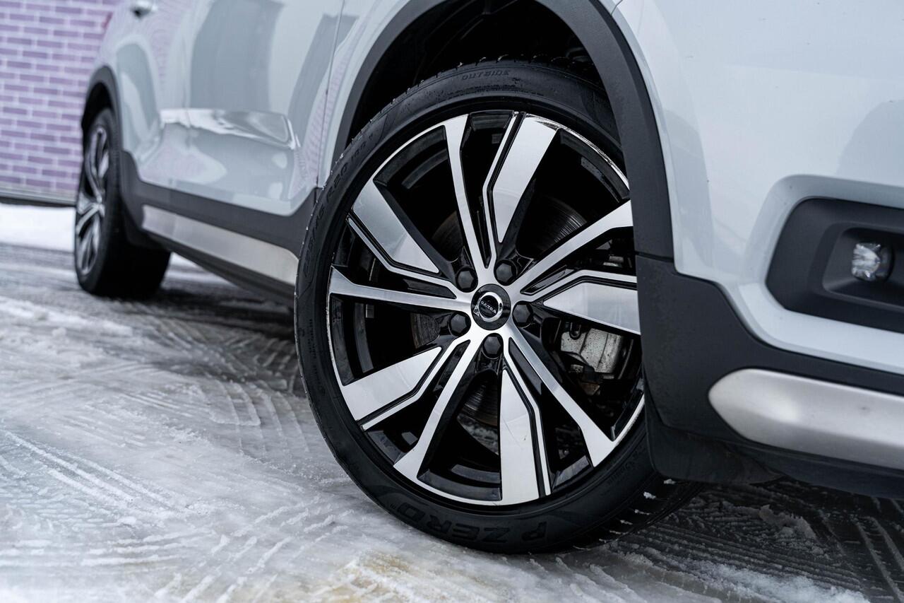 Volvo XC40 Recharge P8 AWD R-Design | Stoel- / Stuurverwarming | Schuif- / Kanteldak | 360 Camera | Harman Kardon Audio | Dodehoekdetectie | Adaptive Cruise Control | Keyless Entry |