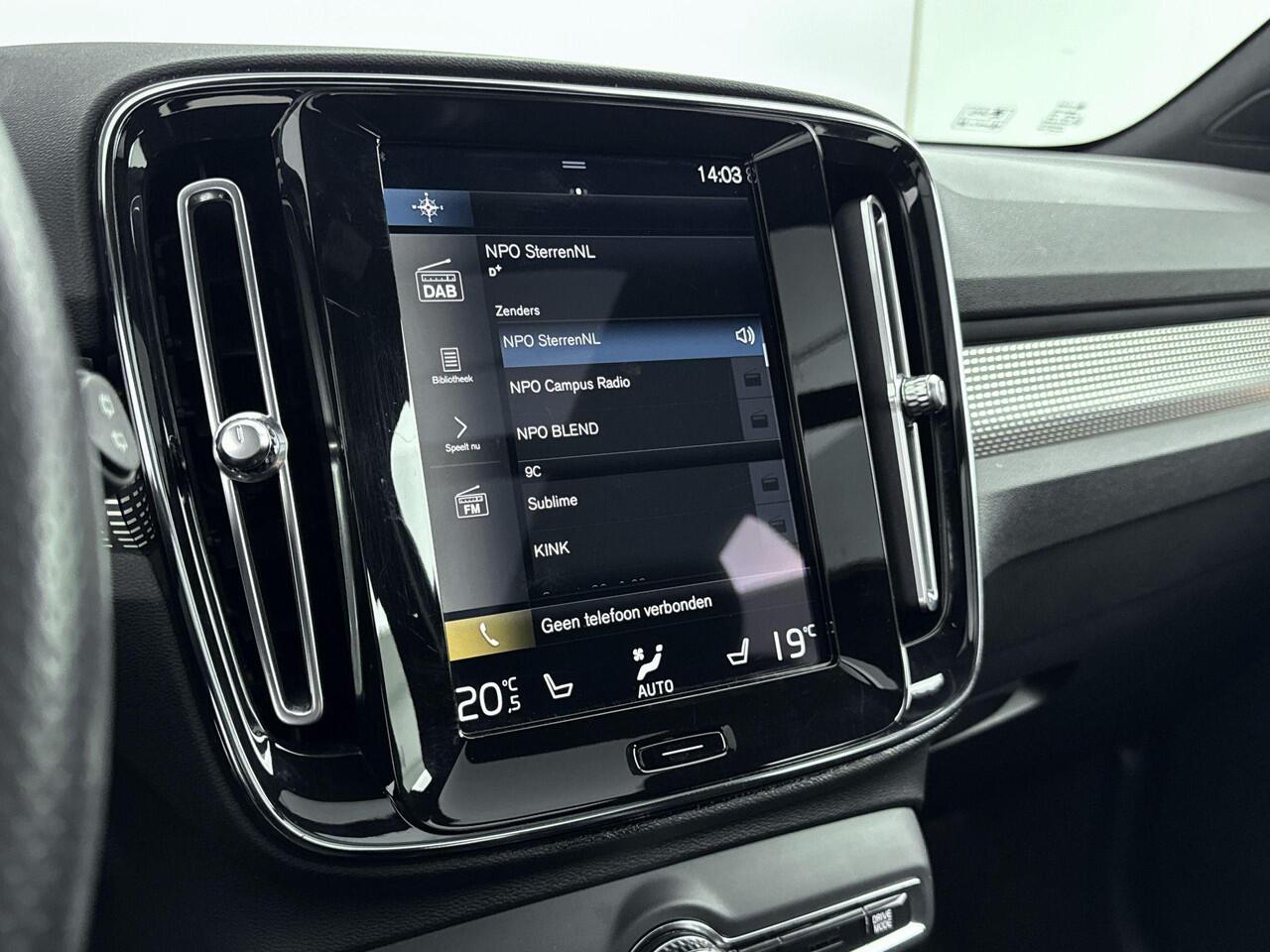 Volvo XC40 1.5 T5 Recharge R-Design Expression | Climate Pack | Cruise Control | Navigatie | Lichtmetalen velgen 18"| Panorama-Dak | Trekhaak