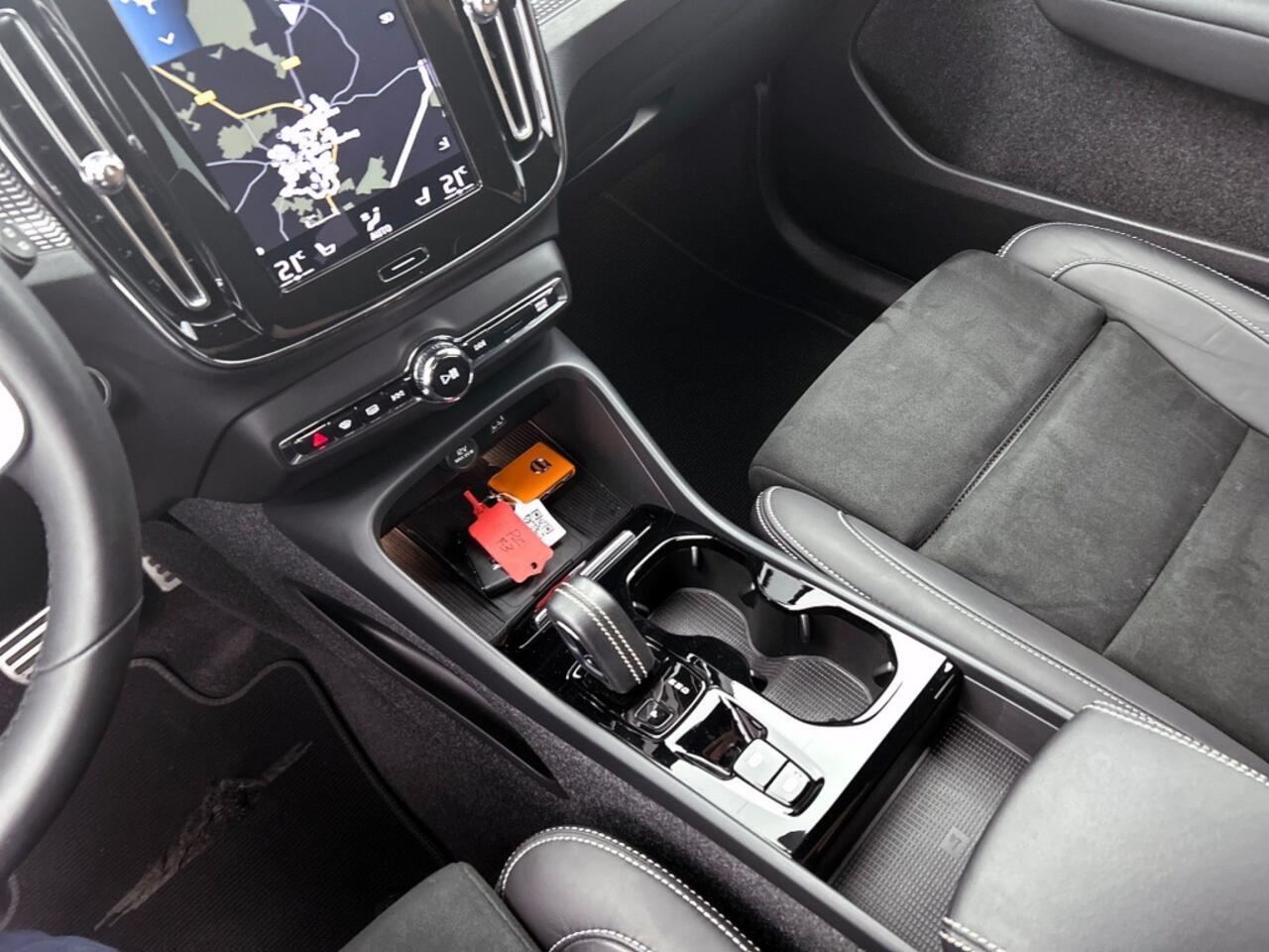 Volvo XC40 1.5 T4 R-Design | 360 Camera | trekhaak | DAB |