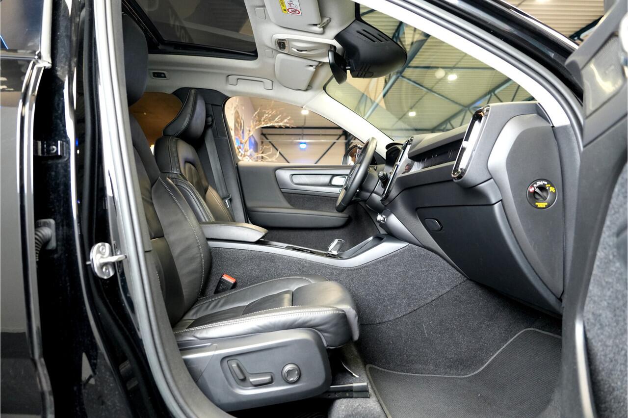 Volvo XC40 1.5 T5 Plug-in Hybrid 193kW/262pk DCT7 Ultimate Dark PANORAMADAK + HARMAN/KARDON + EL.TREKHAAK + ADAPT.CRUISE + PILOT ASSIST + NAVI SENSUS + BLIS + LANE ASSIST + EL.STOELEN + STOEL-&STUURVERWARMING + CAMERA + KEYLESS + PARKSENSOREN V&A + 19" LM-VELGEN!!