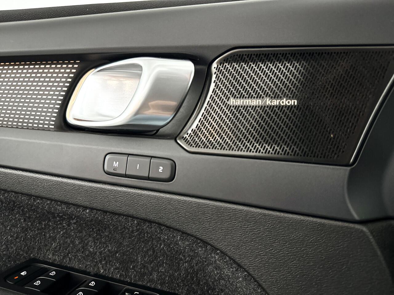 Volvo XC40 P8 AWD R-Design | Panoramadak | 360° camera | Harman Kardon | Stoel- en Stuurverwarming