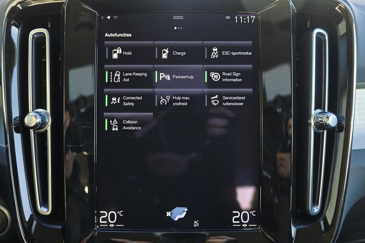 Volvo XC40 T4 Recharge Inscription Expression - Parkeersensoren achter - Cruise control - Standkachel - Elektr. inklapbare trekhaak - 18' LMV