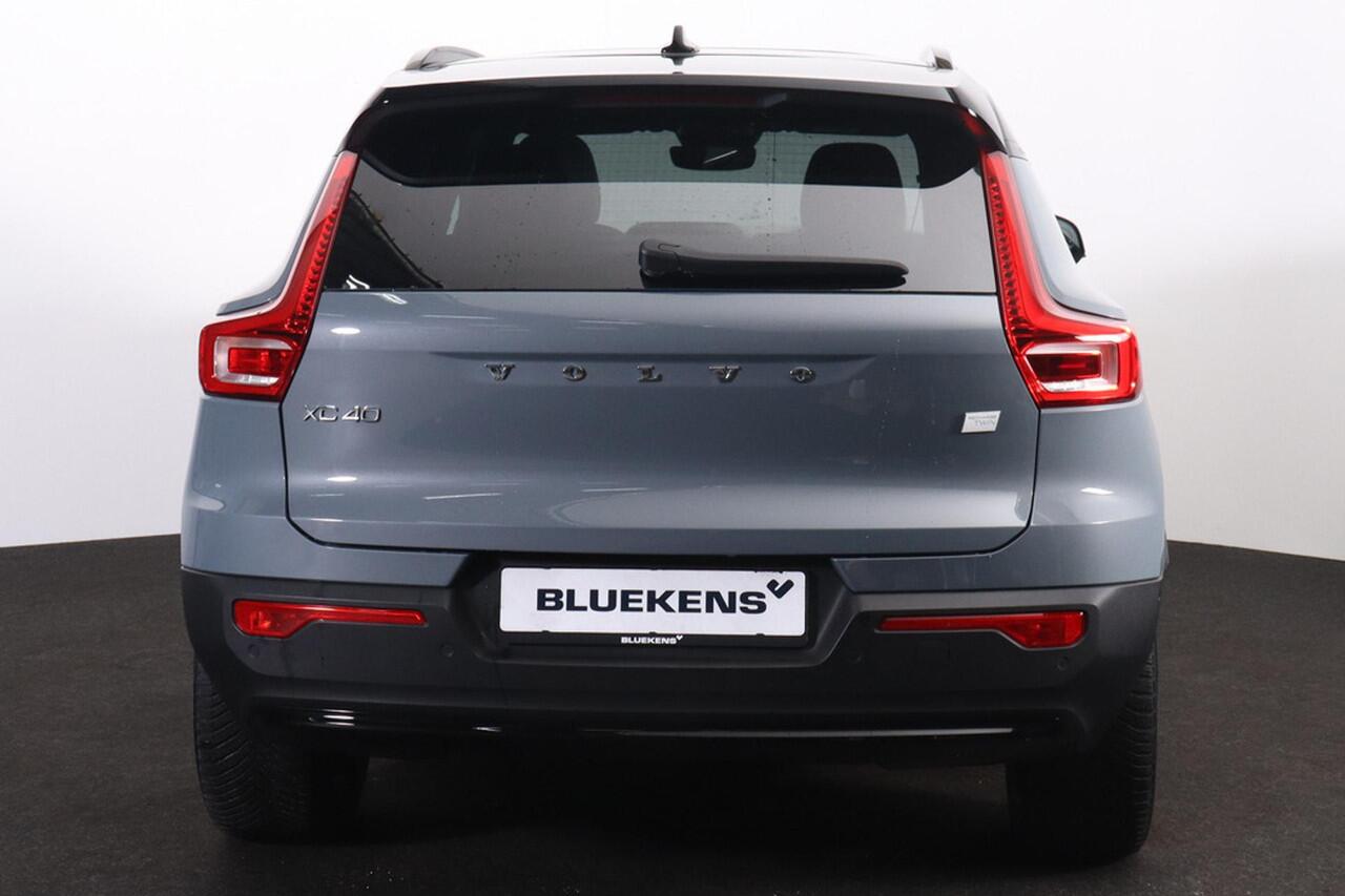Volvo XC40 Recharge Twin Ultimate 78 kWh - Panorama/schuifdak - IntelliSafe Assist & Surround - 360º Camera - Harman/Kardon audio - Verwarmde voorstoelen & stuur - Parkeersensoren voor & achter - Elektr. bedienb. voorstoelen met geheugen links - Draadloze tel. lader