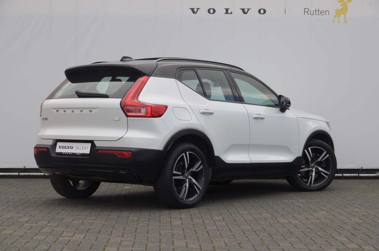 Volvo XC40 T5 262PK Automaat Recharge R-Design / BLIS / Stoel - en stuurwielverwarming / Leder met alcantara interieur / Parkeersensoren met 360 camera / Keyless entry / Elektrische stoelen met geheugen / Panoramadak / Harman kardon
