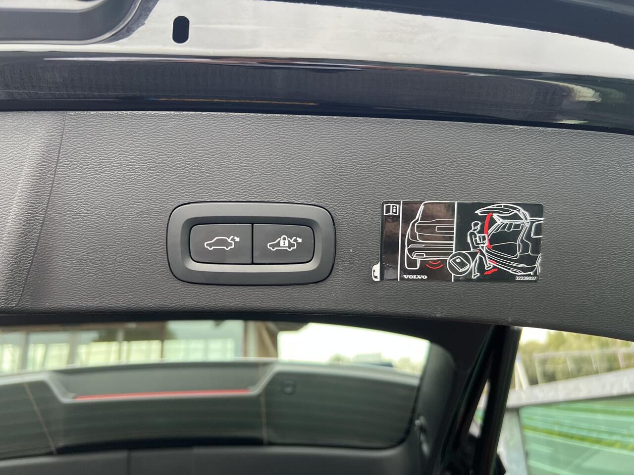 Volvo XC40 1.5 T4 Recharge R-Design Automaat, Adaptive Cruise Control, Blis, Verwarmde stoelen + Stuur, Full Led verlichting