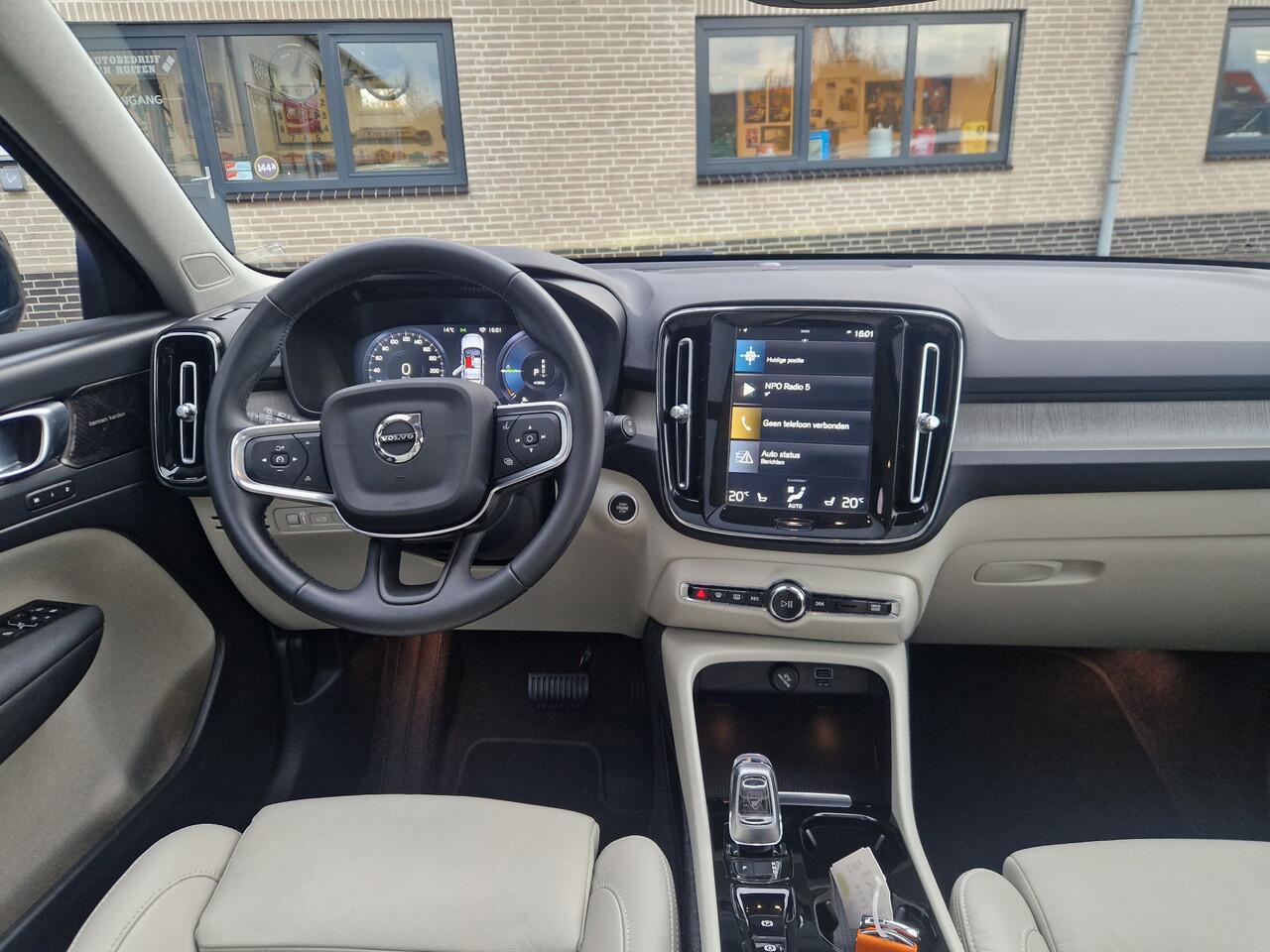 Volvo XC40 1.5 T4 Recharge Inscription NL AUTO | PANO | Harman Kardon | Beige leder
