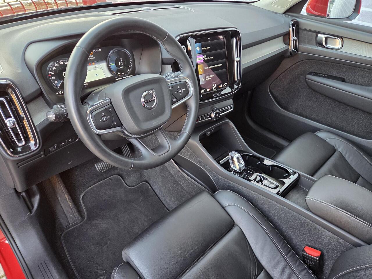 Volvo XC40 Plug in-Hybrid T5 Inscription | Trekhaak | Keyless | Adaptieve Cruise Control | Leder | Achteruitrijcamera | Verw. Stoelen | Parkeersensoren V+A