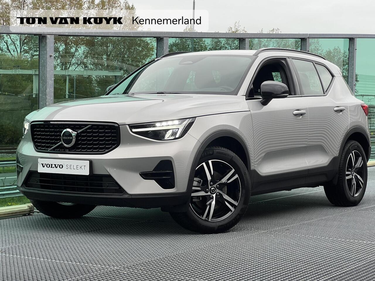 Volvo XC40 2.0 B4 Plus Dark Mild hybrid, Automaat, Trekhaak semi elektrisch wegklapbaar, Stoelverwarming, Stuurverwarming, Verwarmde voorruit, Noodreservewiel